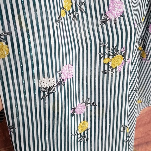 LIKE NEW TORRID HARPER SPARKLY GREEN FLORAL BUTTON UP STRIPE BLOUSE - Picture 5 of 11